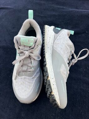 New Balance SpeedRide Women’s Gray with Mint Trail Sneakers